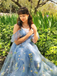 Robe Bleue fendue en tulle fleurs années 1970