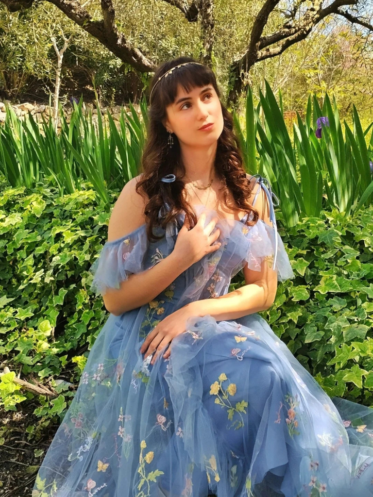 Robe Bleue fendue en tulle fleurs années 1970
