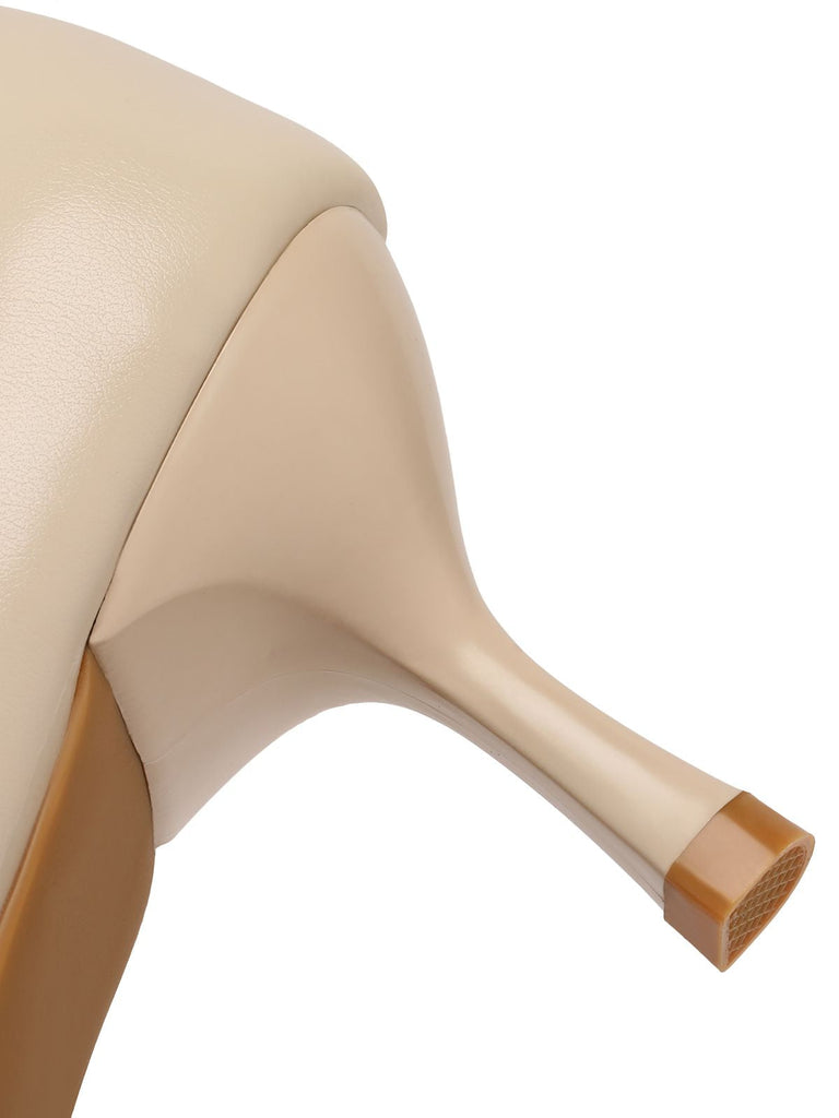 Chaussures à talons hauts pointues en cuir et perles avec perles